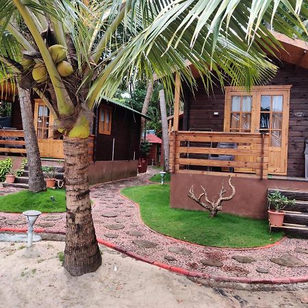 Breezywood Resort Mālvan Dış mekan fotoğraf