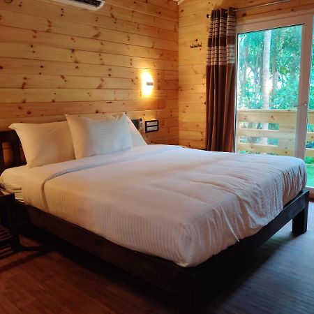 Breezywood Resort Mālvan Dış mekan fotoğraf