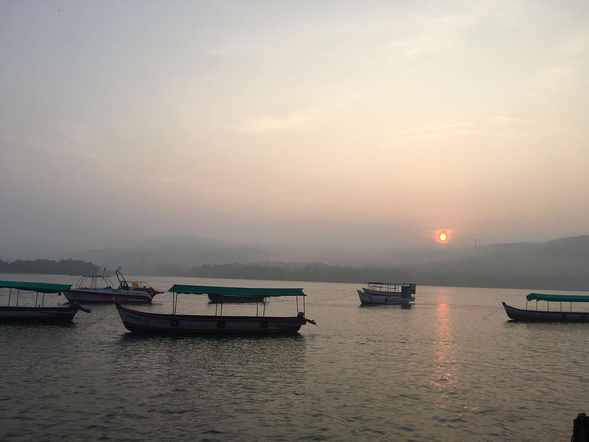 Breezywood Resort Mālvan Dış mekan fotoğraf